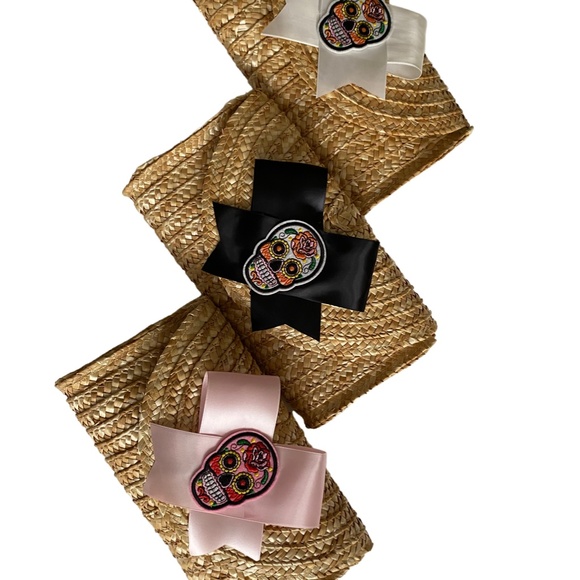 Rattan Straw Clutch with White Bow and Sugar Skull - Picture 3 of 5